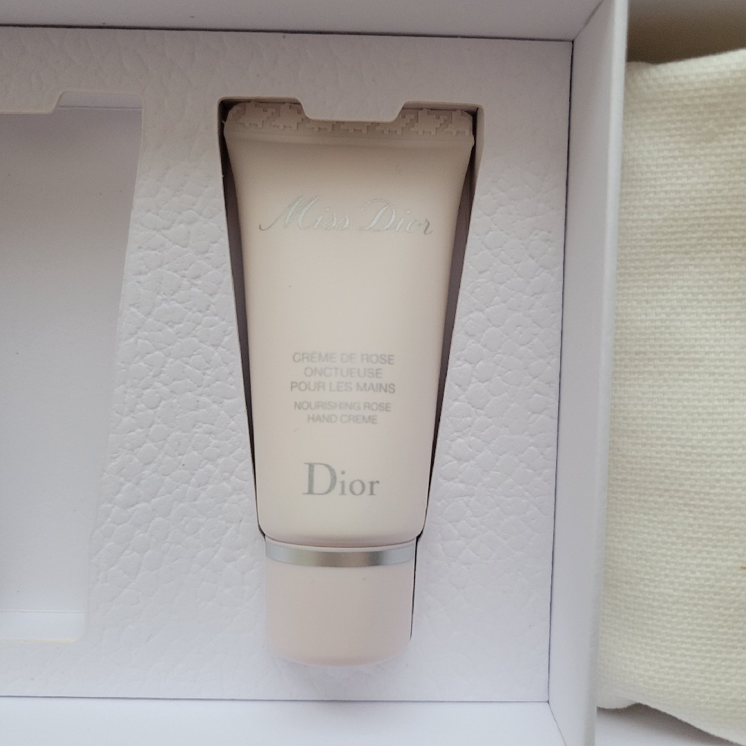 Dior(ディオール)の【新品・未使用】Dior バースデーギフト(トラベルセット) エンタメ/ホビーのコレクション(ノベルティグッズ)の商品写真