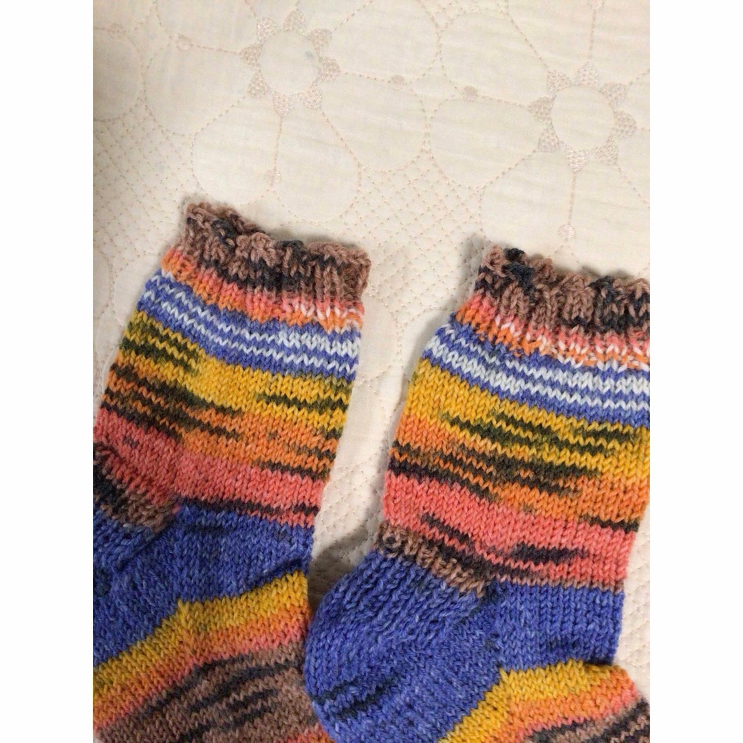 オパール毛糸で編んだ靴下　2 ハンドメイドのファッション小物(レッグウェア)の商品写真