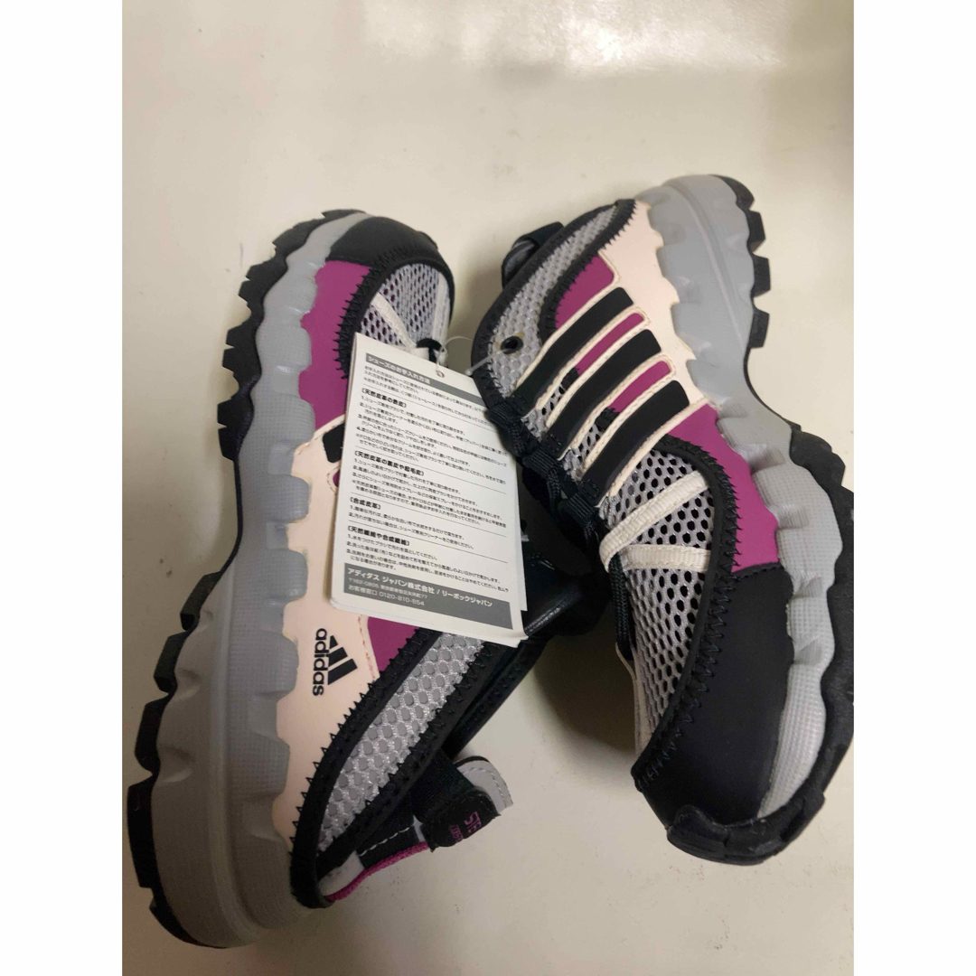 adidas(アディダス)のadidas HYDROTERRA K 21.5cm キッズ/ベビー/マタニティのキッズ靴/シューズ(15cm~)(スニーカー)の商品写真