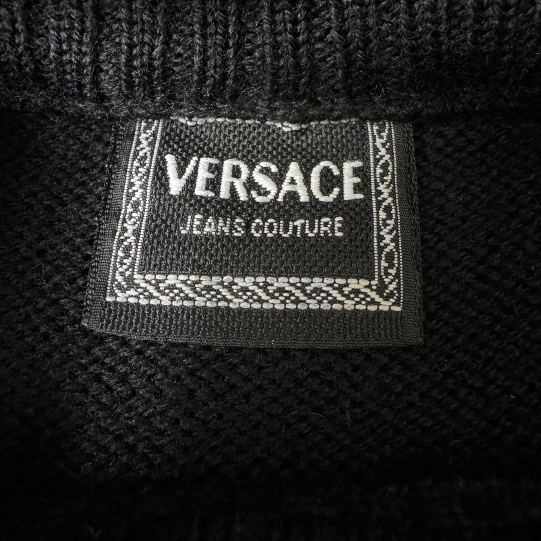 VERSACE(ヴェルサーチ)のベルサーチ　Versaceメデューサ　ニットセーター　ブラック　Ｌサイズ メンズのトップス(ニット/セーター)の商品写真