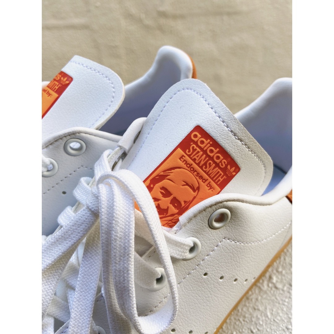 STANSMITH（adidas）(スタンスミス)のadidas STAN SMITHスニーカー　ホワイトオレンジ メンズの靴/シューズ(スニーカー)の商品写真