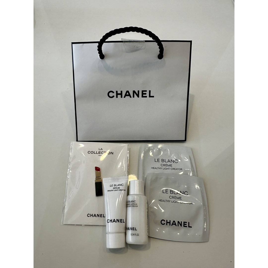 CHANEL(シャネル)のCHANEL ピンバッジ& LE BLANCサンプルセット エンタメ/ホビーのコレクション(ノベルティグッズ)の商品写真