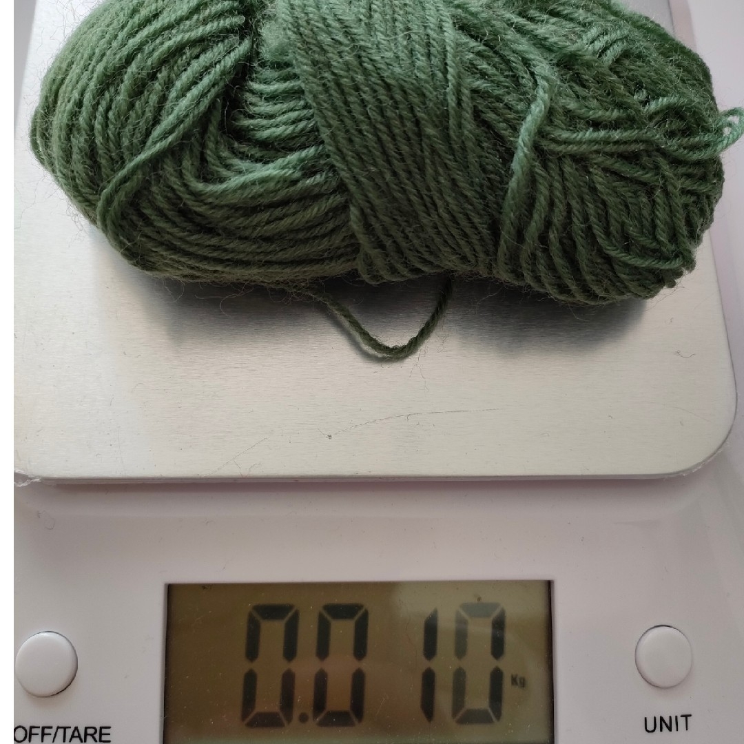 ６色の毛糸を少しづつ ハンドメイドの素材/材料(生地/糸)の商品写真