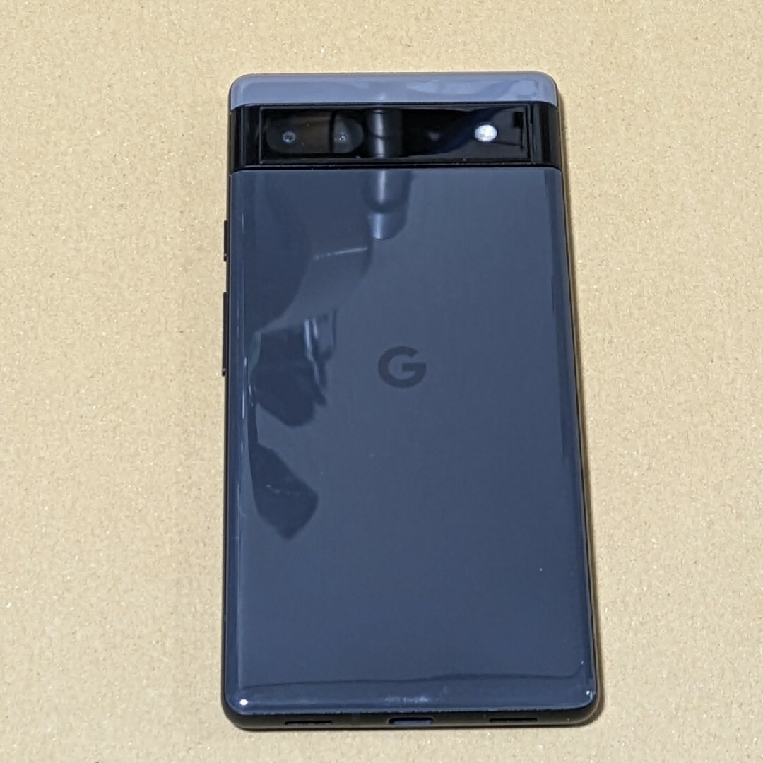 Google Pixel(グーグルピクセル)のPixel6a  charcoal  128GB カバー付 スマホ/家電/カメラのスマートフォン/携帯電話(スマートフォン本体)の商品写真