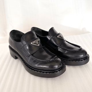 プラダ(PRADA)のPRADA プラダ チョコレート ブラッシュドレザー ローファー  革靴　正規品(ローファー/革靴)