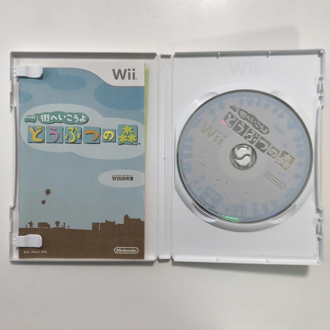 Wii(ウィー)の街へいこうよ どうぶつの森 エンタメ/ホビーのゲームソフト/ゲーム機本体(家庭用ゲームソフト)の商品写真