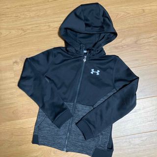 アンダーアーマー(UNDER ARMOUR)のパーカー　アンダーアーマー　130サイズ　美品(ジャケット/上着)