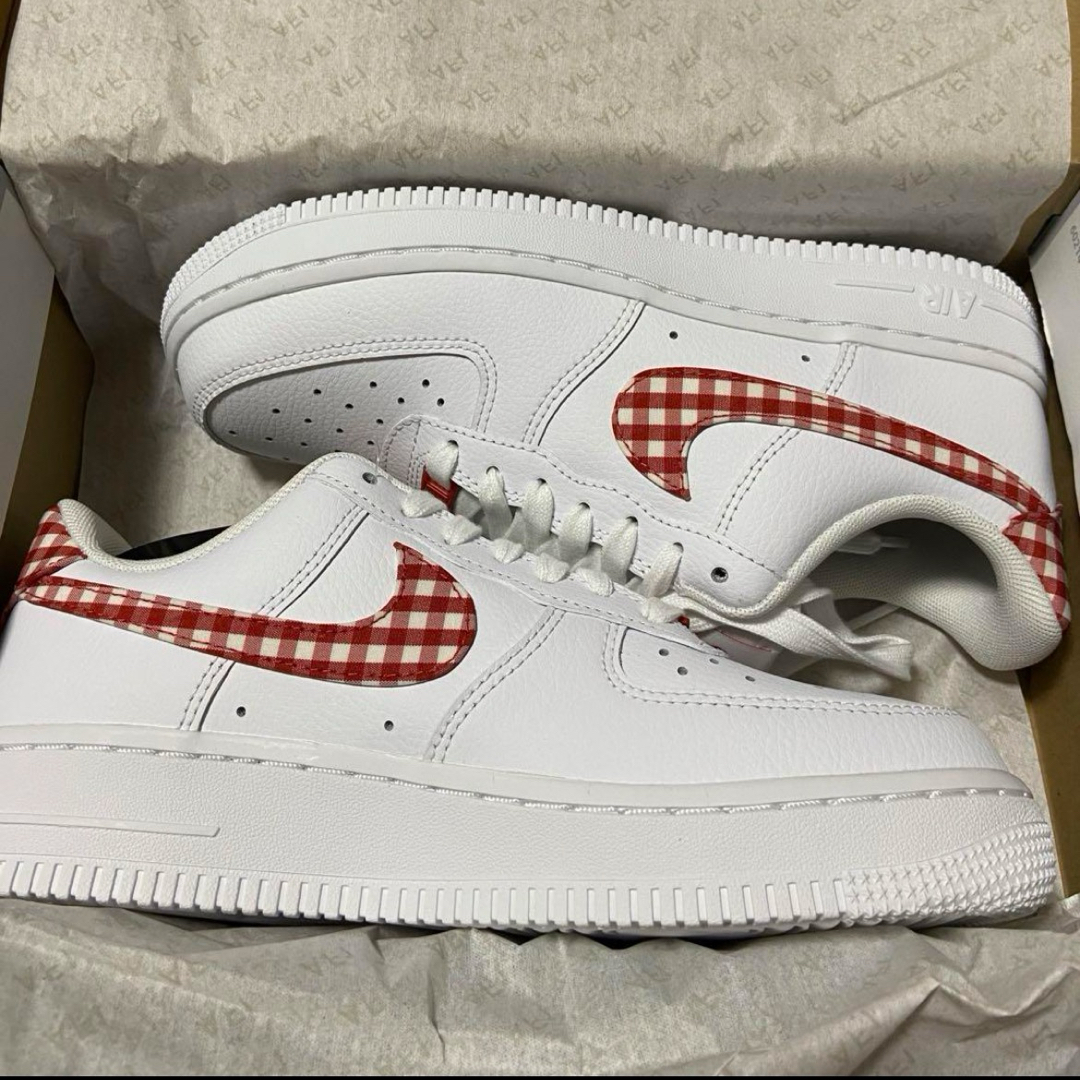 NIKE(ナイキ)の新品タグ付！NIKE エアーフォースワン◇28.5cm◇AIRFORCE1 赤色 レディースの靴/シューズ(スニーカー)の商品写真