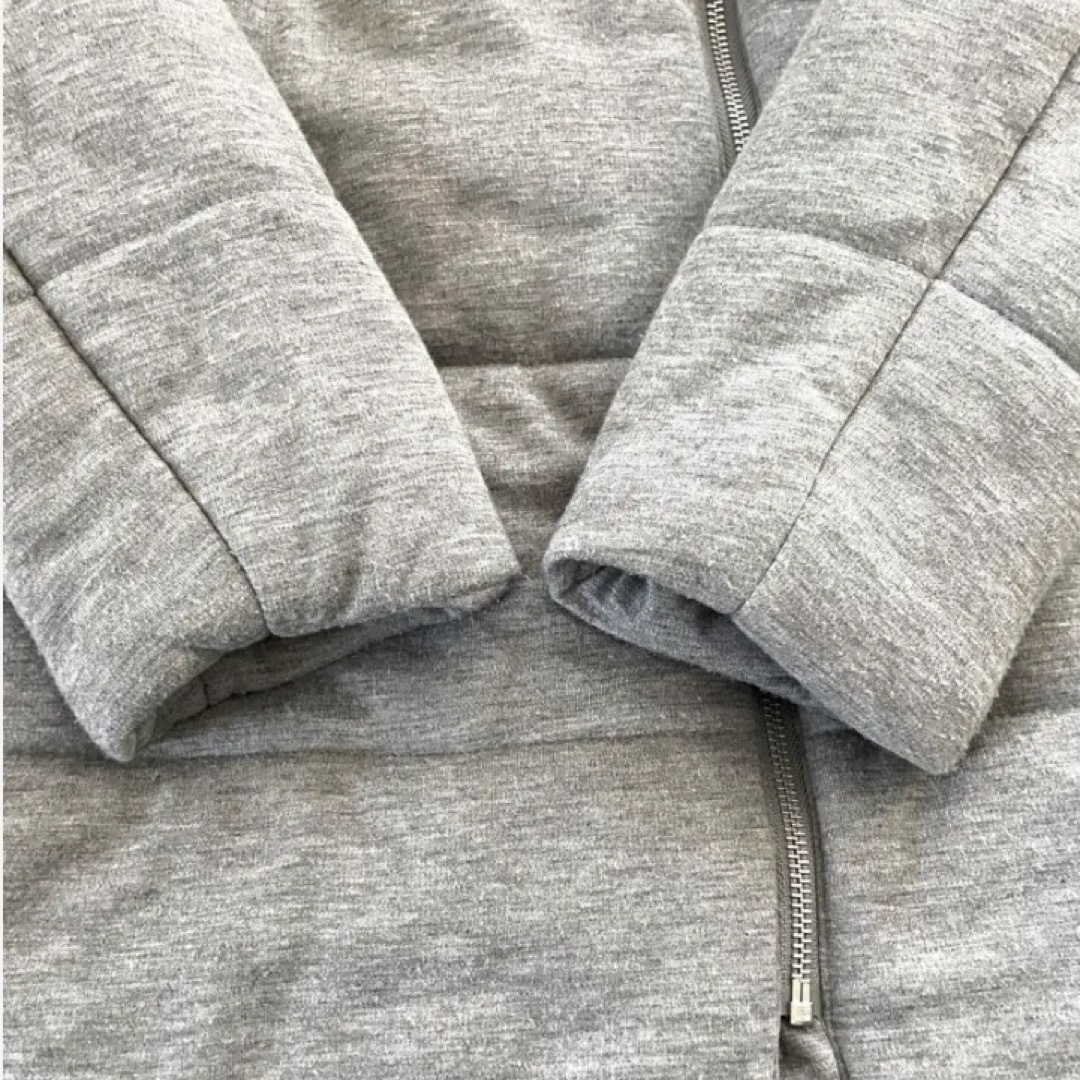GU(ジーユー)のジャンパー　アウター　Mサイズ     レディース　グレーGU   中綿コート レディースのジャケット/アウター(ダウンコート)の商品写真