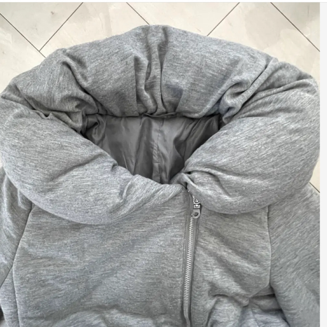 GU(ジーユー)のジャンパー　アウター　Mサイズ     レディース　グレーGU   中綿コート レディースのジャケット/アウター(ダウンコート)の商品写真