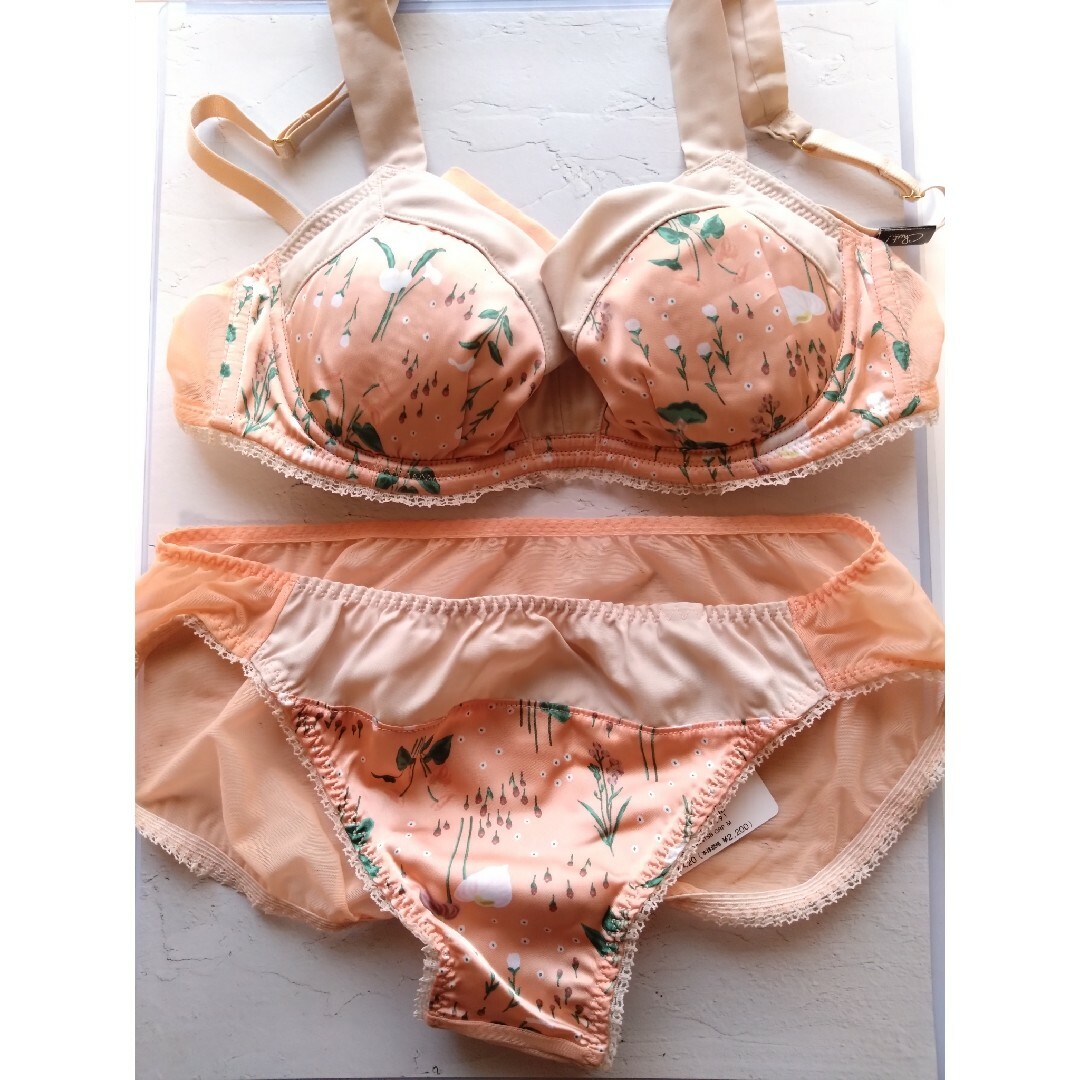 Chut! INTIMATES(シュットインティメイツ)のChut! INTIMATES ブラジャー・ショーツ M1サイズ 2セット レディースの下着/アンダーウェア(ブラ&ショーツセット)の商品写真