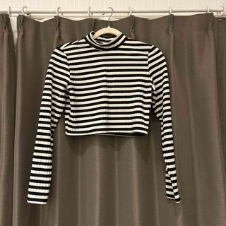 エイチアンドエム(H&M)のエイチアンドエム　ショート丈ボーダートップス(カットソー(長袖/七分))