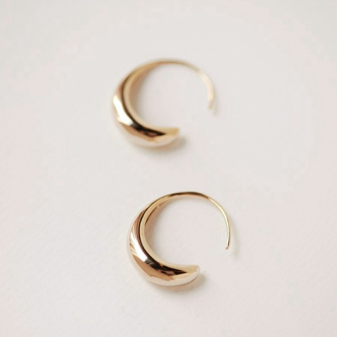 DEUXIEME CLASSE(ドゥーズィエムクラス)の【p42】drop hoop pierce 18k gold-plated レディースのアクセサリー(ピアス)の商品写真