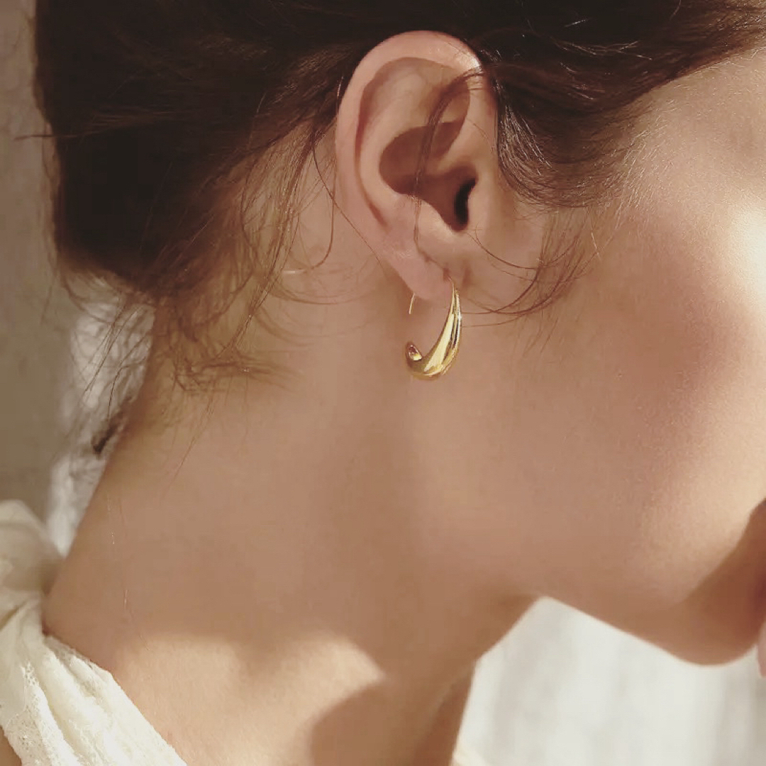 DEUXIEME CLASSE(ドゥーズィエムクラス)の【p42】drop hoop pierce 18k gold-plated レディースのアクセサリー(ピアス)の商品写真