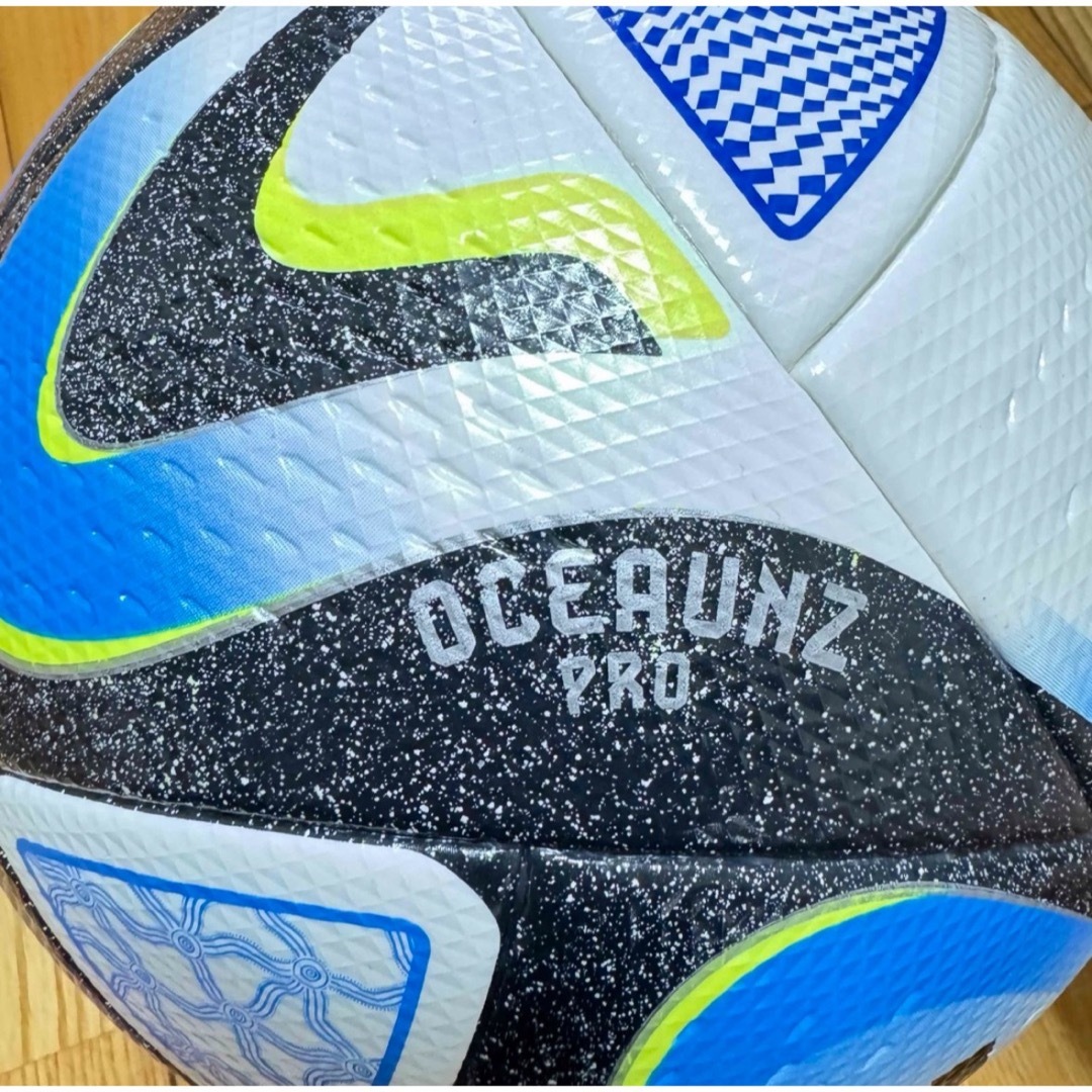 adidas(アディダス)のアディダス　サッカーボール5号球　Ｊリーグ　OCEAUNZ(オーシャンズ　プロ) スポーツ/アウトドアのサッカー/フットサル(ボール)の商品写真