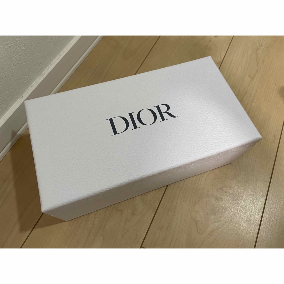 Dior(ディオール)のDior 缶 エンタメ/ホビーのコレクション(ノベルティグッズ)の商品写真