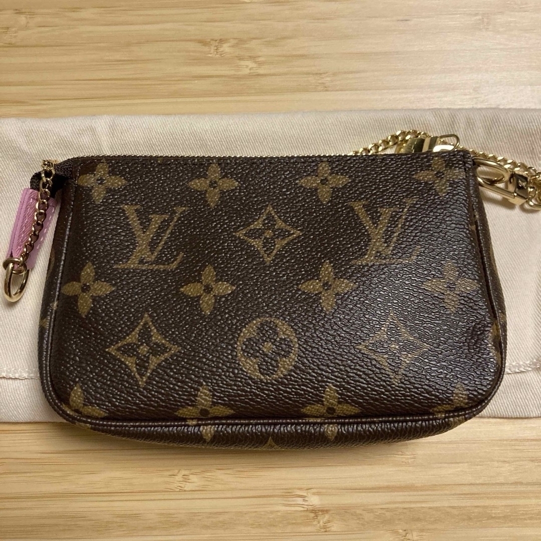 LOUIS VUITTON(ルイヴィトン)のルイヴィトン　ミニポシェットアクセソワール レディースのファッション小物(ポーチ)の商品写真