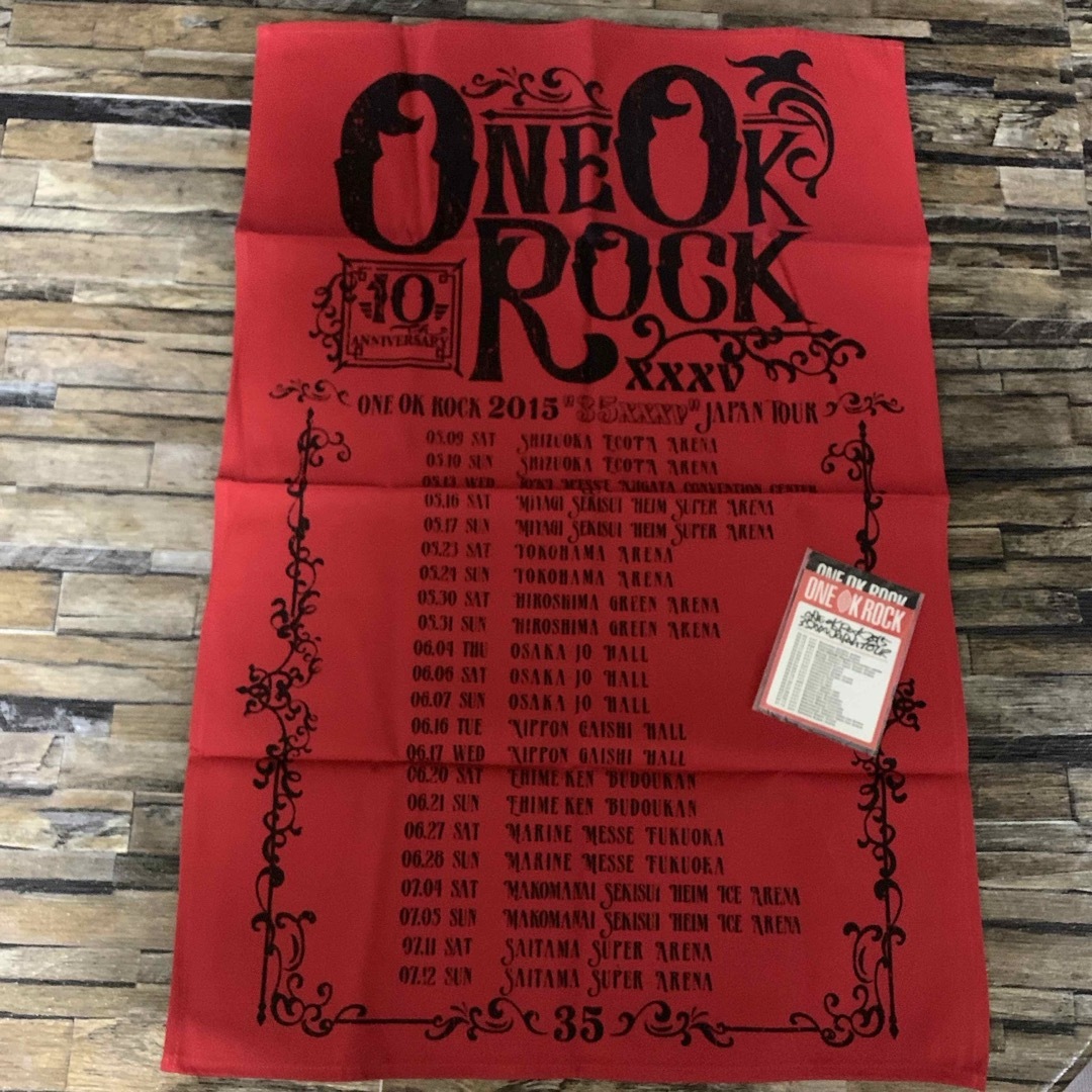 ONE OK ROCK(ワンオクロック)のONE OK ROCK 35xxxvステッカー&タペストリー エンタメ/ホビーのタレントグッズ(ミュージシャン)の商品写真