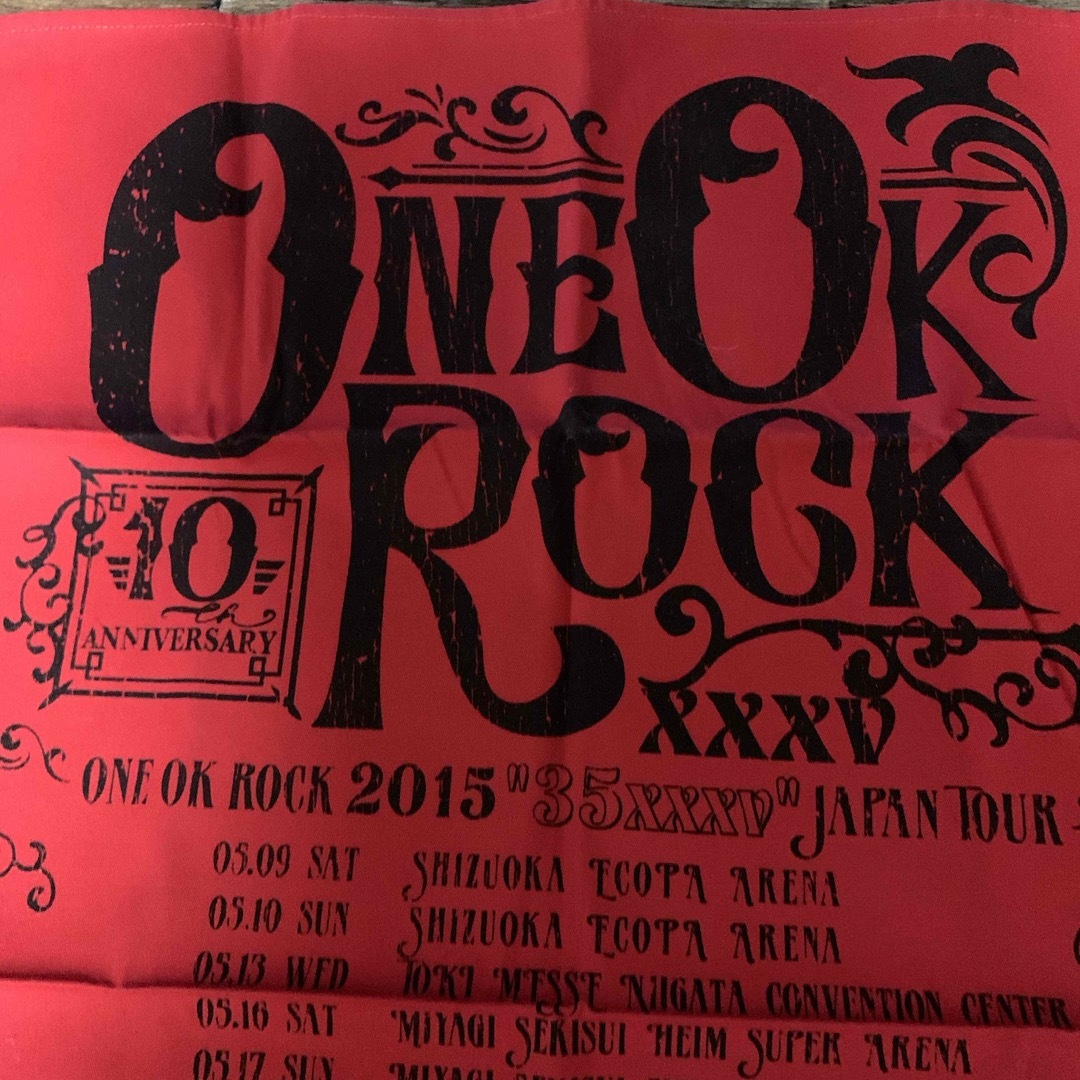ONE OK ROCK(ワンオクロック)のONE OK ROCK 35xxxvステッカー&タペストリー エンタメ/ホビーのタレントグッズ(ミュージシャン)の商品写真