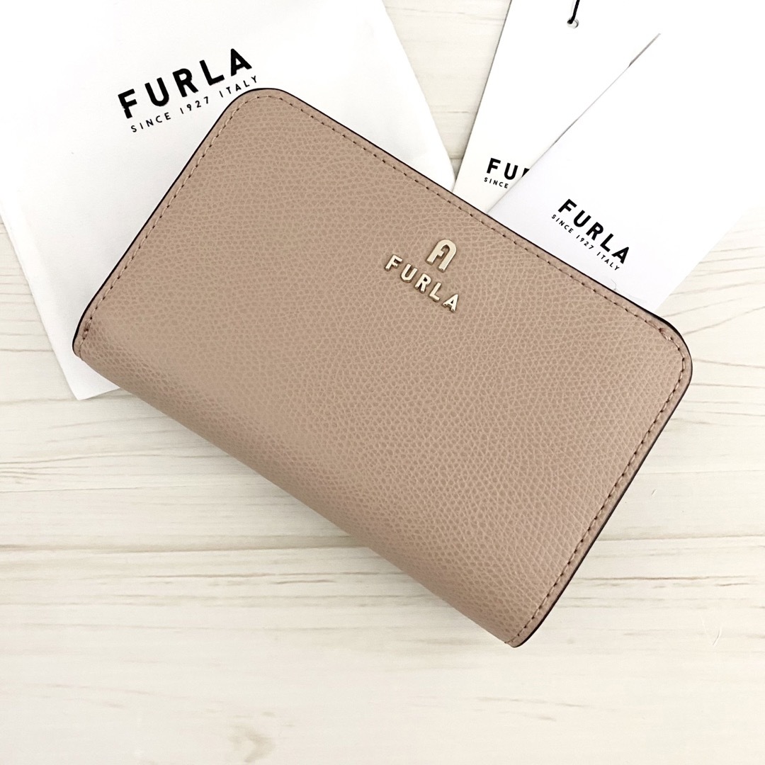 Furla(フルラ)のFURLA    折り財布   ピンクベージュ  二つ折り財布 レディースのファッション小物(財布)の商品写真