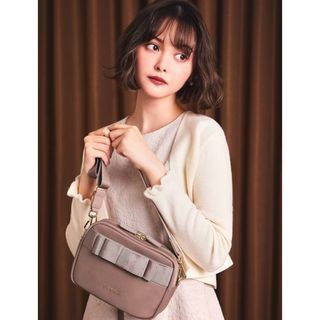 トッカ(TOCCA)の新発売トッカNOBLE RIBBON CAMERABAG バッグショルダーバック(ショルダーバッグ)