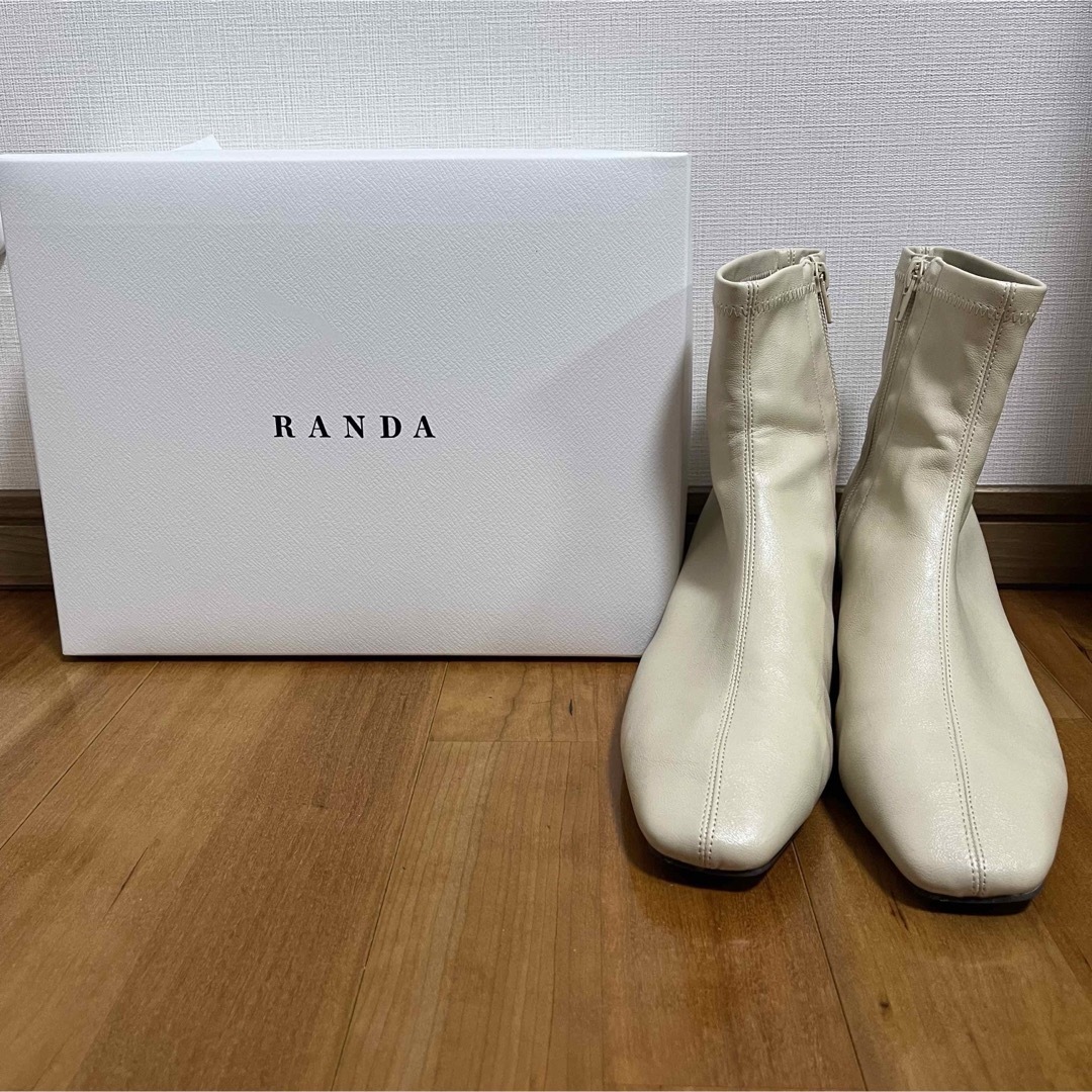 RANDA(ランダ)のRANDA ストレスフリー ソフトストレッチスクエアトゥショートブーツ レディースの靴/シューズ(ブーツ)の商品写真