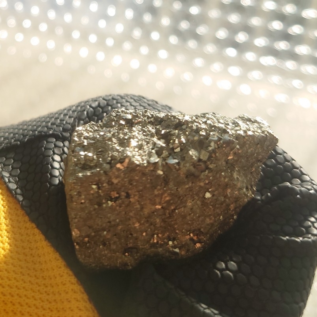 パイライト 黄鉄鉱 原石 インテリア/住まい/日用品のインテリア小物(置物)の商品写真