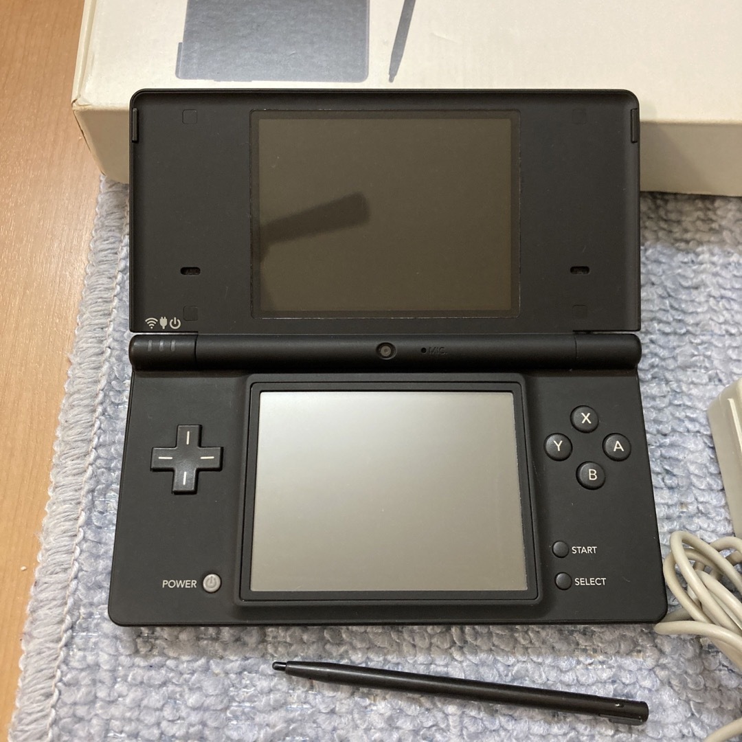 ニンテンドーDS i ブラック本体完品動作確認済　 SDカード付き