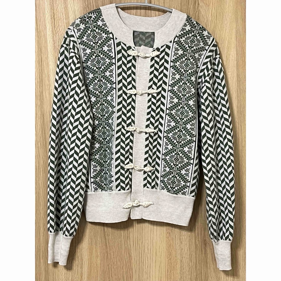 Ameri VINTAGE(アメリヴィンテージ)のUND HERRINGBONE JACQUARD KNIT CARDIGAN レディースのトップス(カーディガン)の商品写真