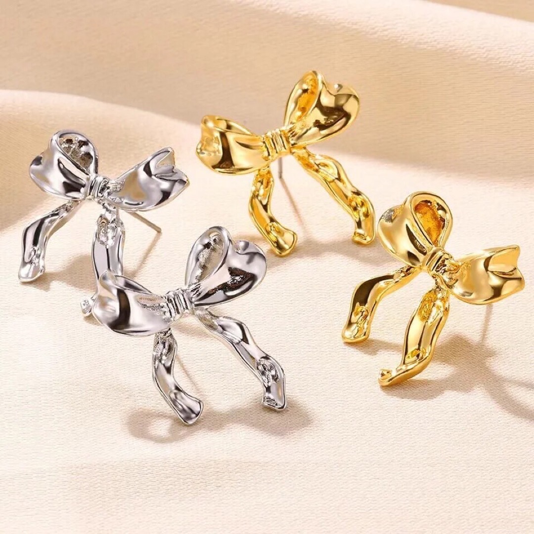 DEUXIEME CLASSE(ドゥーズィエムクラス)の【新品】ribbon pierce / gold レディースのアクセサリー(ピアス)の商品写真