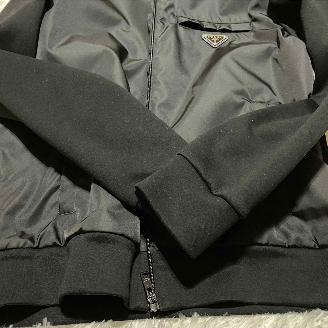 PRADA - PRADA RE-NYLON 完売品 三角ロゴ フードジャケット PRADA - PRADA RE-NYLON 完売品 三角ロゴ フードジャケット