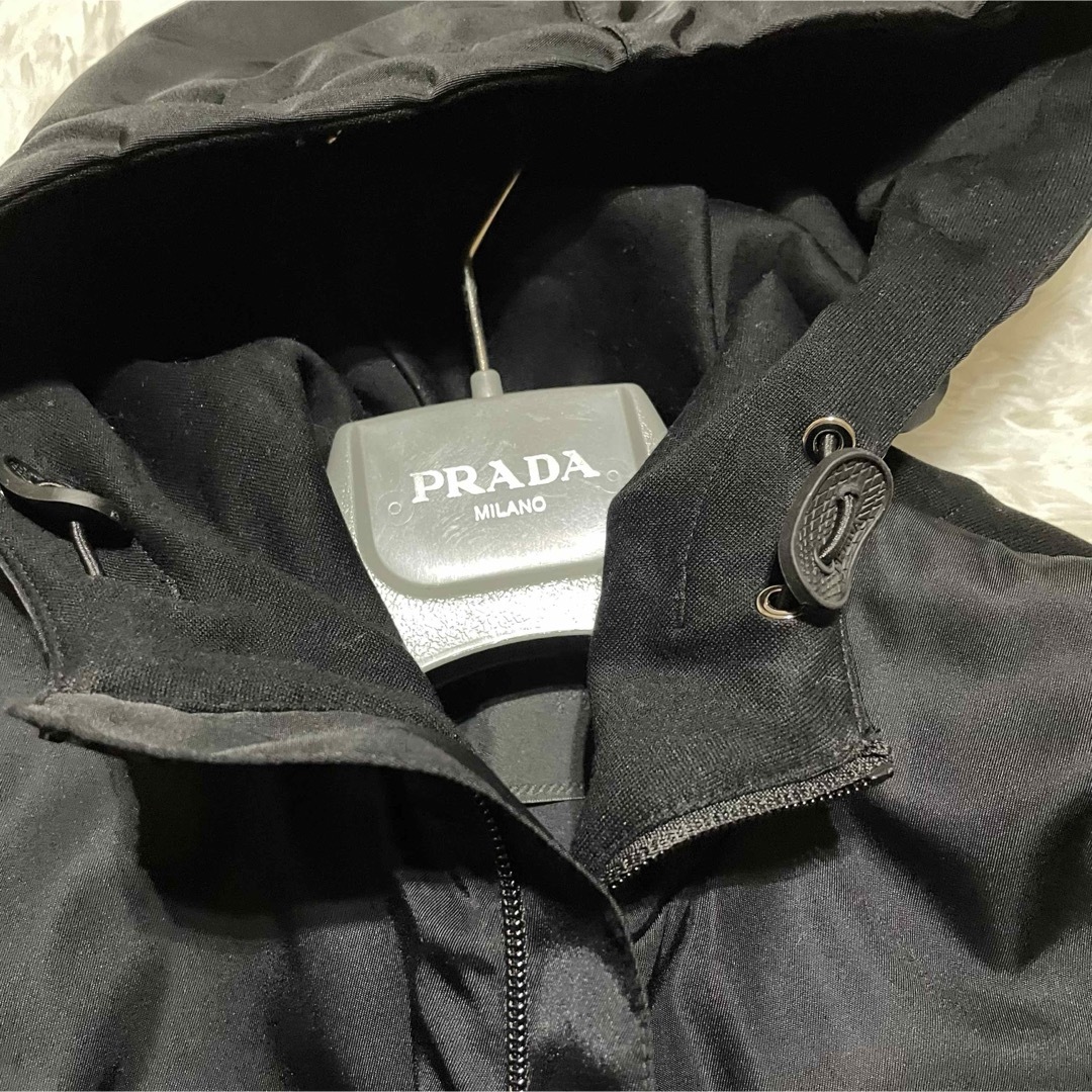 PRADA - PRADA RE-NYLON 完売品 三角ロゴ フードジャケット PRADA - PRADA RE-NYLON 完売品 三角ロゴ フードジャケット