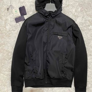 プラダ(PRADA)のPRADA RE-NYLON  完売品　三角ロゴ　フードジャケット　ブラック　M(ナイロンジャケット)