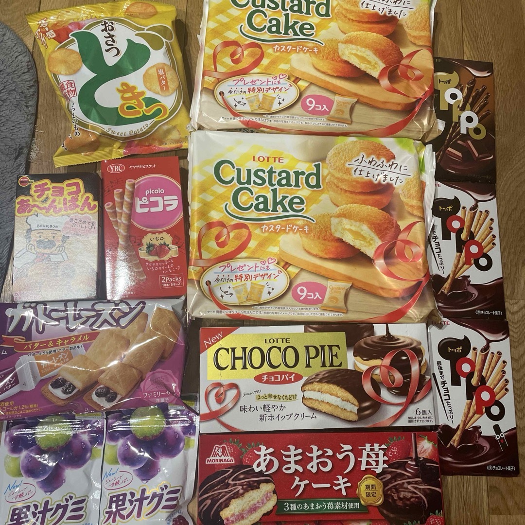 ブルボン(ブルボン)のお菓子詰め合わせ　チョコパイ　トッポ 食品/飲料/酒の食品(菓子/デザート)の商品写真