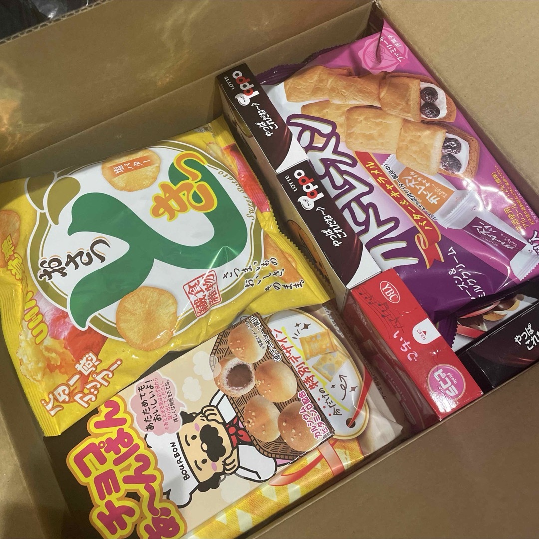 ブルボン(ブルボン)のお菓子詰め合わせ　チョコパイ　トッポ 食品/飲料/酒の食品(菓子/デザート)の商品写真