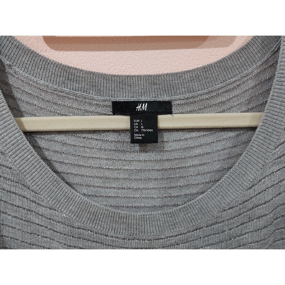 H&M(エイチアンドエム)の未使用　H&M　ラメ糸ニットセーター　L　グレイ レディースのトップス(ニット/セーター)の商品写真