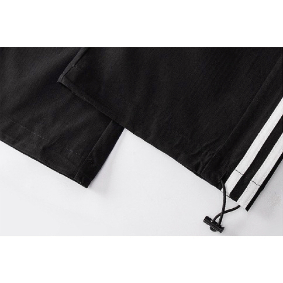 トレンド カーゴパンツ デザイン　ブラック メンズのパンツ(ワークパンツ/カーゴパンツ)の商品写真