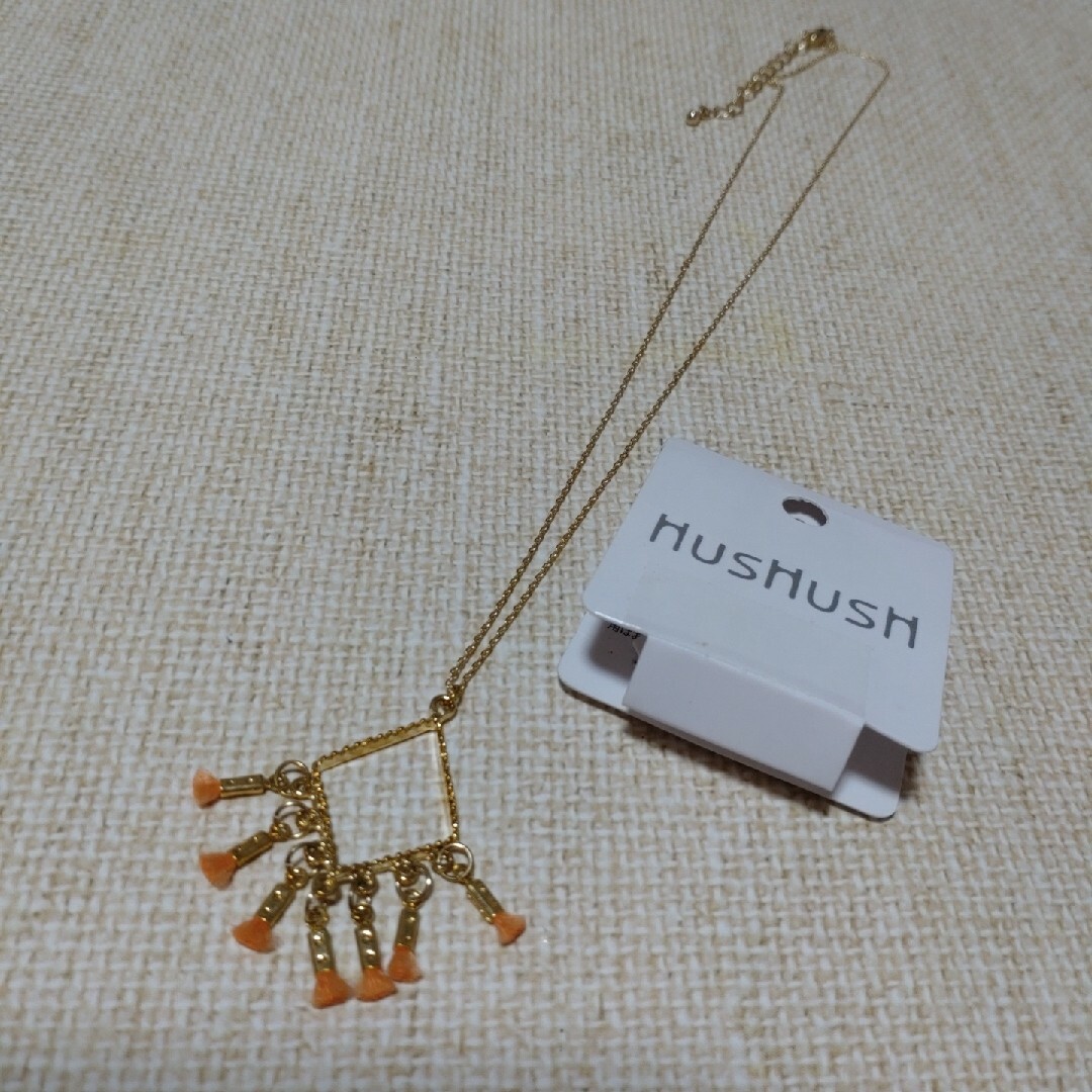 HusHush(ハッシュアッシュ)のHUSHUSH　オレンジフリンジモチーフネックレス レディースのアクセサリー(ネックレス)の商品写真