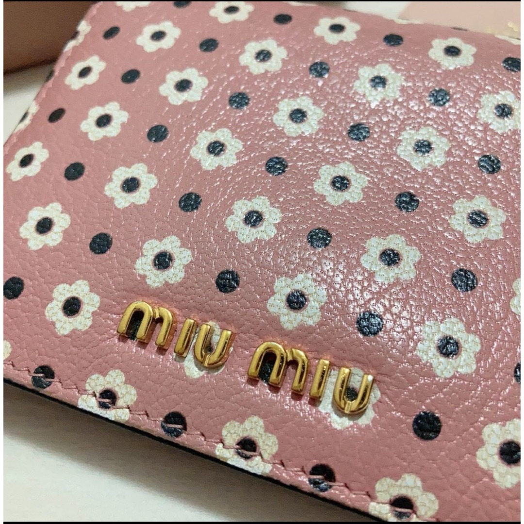 miumiu(ミュウミュウ)の訳あり美品miumiu 二つ折り財布  レディースのファッション小物(財布)の商品写真