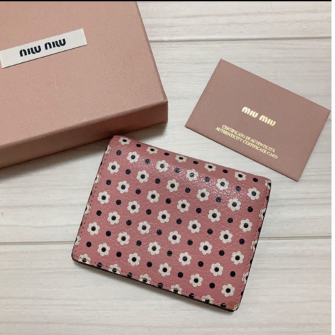 miumiu(ミュウミュウ)の訳あり美品miumiu 二つ折り財布  レディースのファッション小物(財布)の商品写真