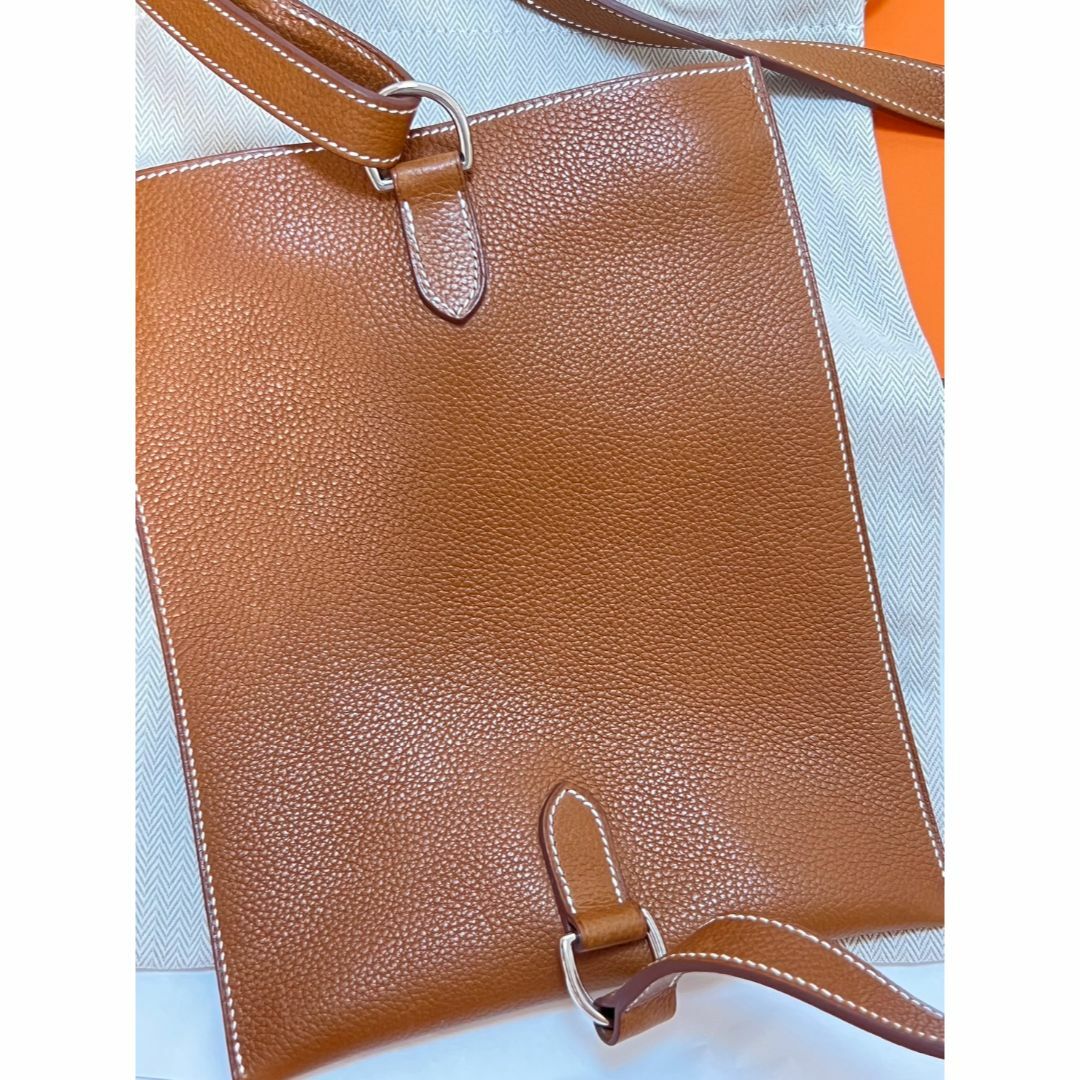 Hermes(エルメス)のHERMES Pochenplus ショルダー付きウォレット B刻印 ゴールド色 レディースのバッグ(ボディバッグ/ウエストポーチ)の商品写真