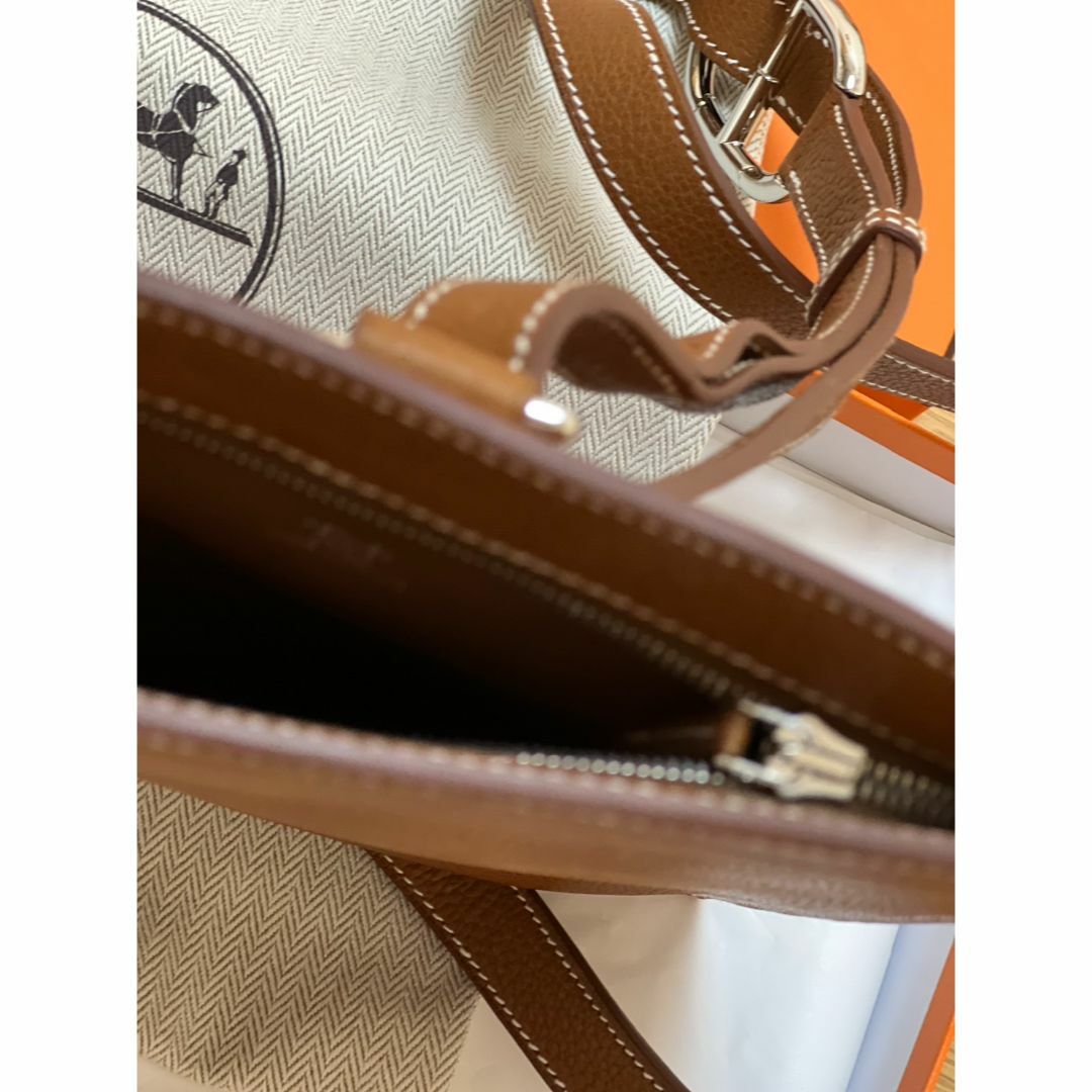 Hermes(エルメス)のHERMES Pochenplus ショルダー付きウォレット B刻印 ゴールド色 レディースのバッグ(ボディバッグ/ウエストポーチ)の商品写真