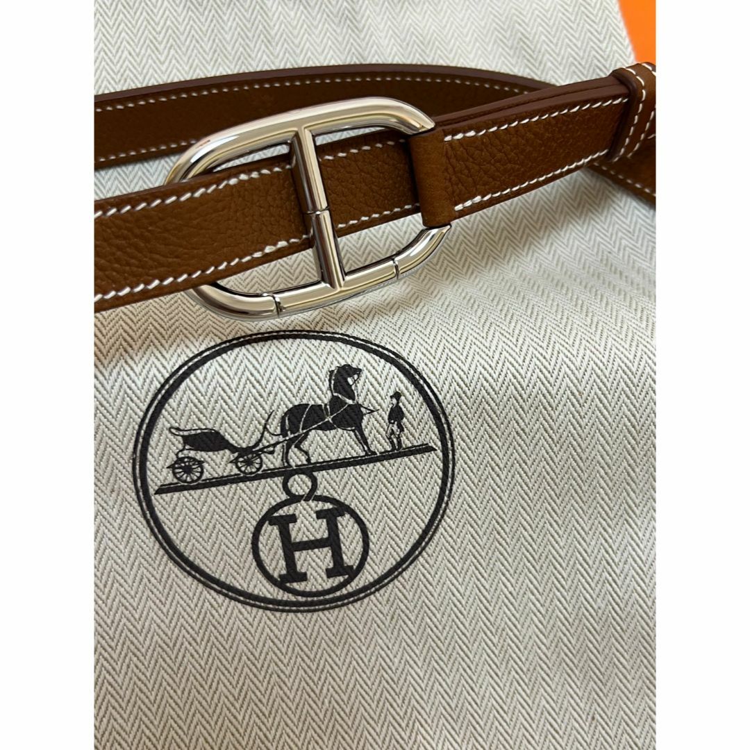 Hermes(エルメス)のHERMES Pochenplus ショルダー付きウォレット B刻印 ゴールド色 レディースのバッグ(ボディバッグ/ウエストポーチ)の商品写真