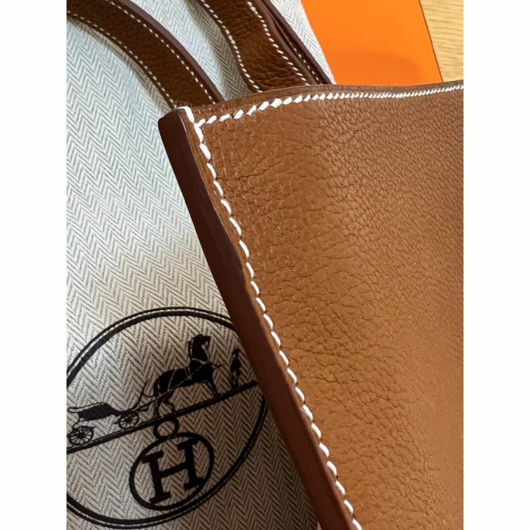 Hermes(エルメス)のHERMES Pochenplus ショルダー付きウォレット B刻印 ゴールド色 レディースのバッグ(ボディバッグ/ウエストポーチ)の商品写真