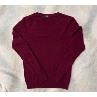 ユニクロ(UNIQLO)のユニクロ Vネックセーター ワインレッド カシミヤ 100% レディース S(ニット/セーター)