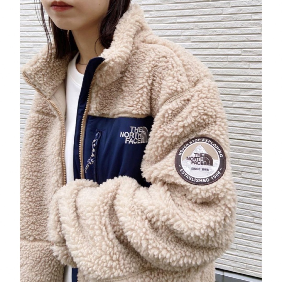 THE NORTH FACE(ザノースフェイス)の韓国限定！ボアジャケットPLAY GREEN FLEECE JACKETホワイト レディースのジャケット/アウター(ブルゾン)の商品写真