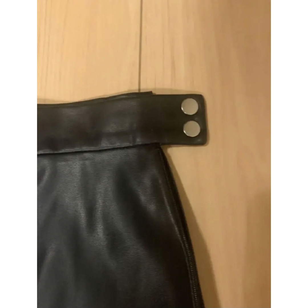 ZARA(ザラ)のフェイクレザースカート　ZARA レディースのスカート(ひざ丈スカート)の商品写真