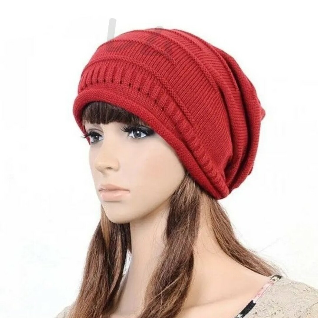 赤　ワインレッド　編み込み　医療　ケア帽子　ニット帽　シワ加工　人気 レディースの帽子(ニット帽/ビーニー)の商品写真