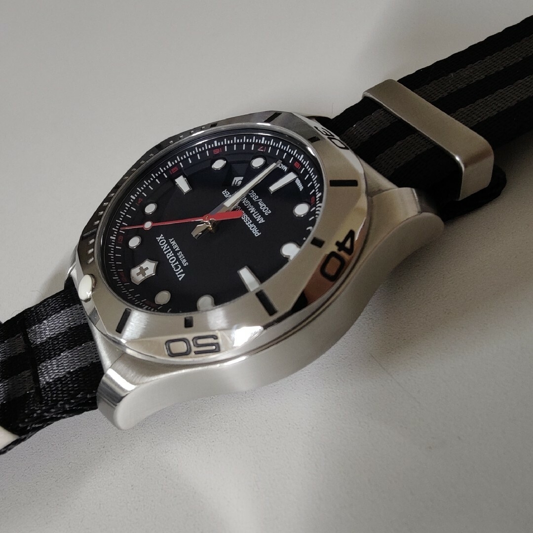 VICTORINOX(ビクトリノックス)のビクトリノックススイスアーミー　イノックスプロフェッショナルダイバー241733 メンズの時計(腕時計(アナログ))の商品写真