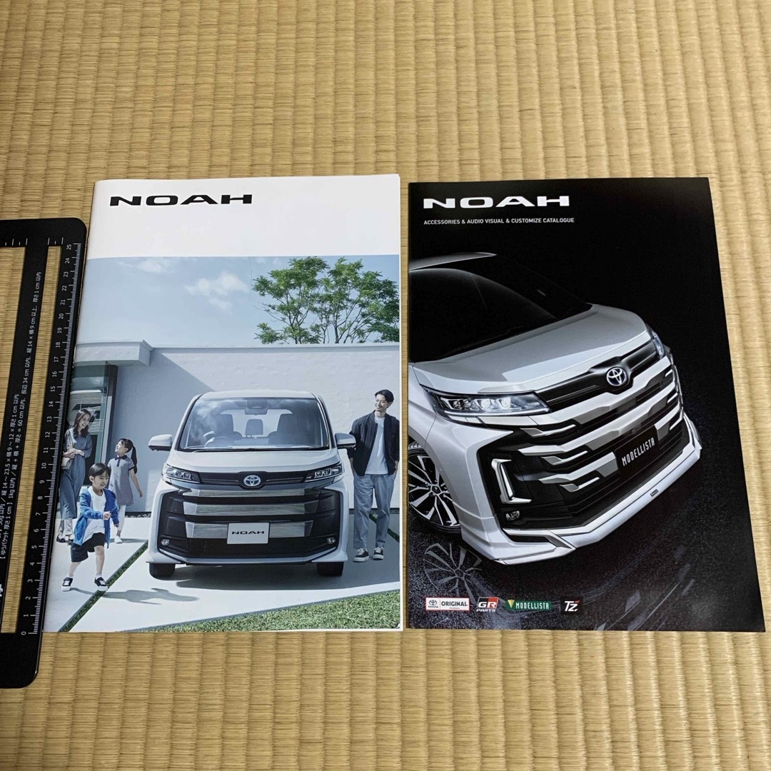 トヨタ(トヨタ)のTOYOTA ノア　車カタログ　トヨタ　NOAH 非売品　アクセサリ 自動車/バイクの自動車(カタログ/マニュアル)の商品写真